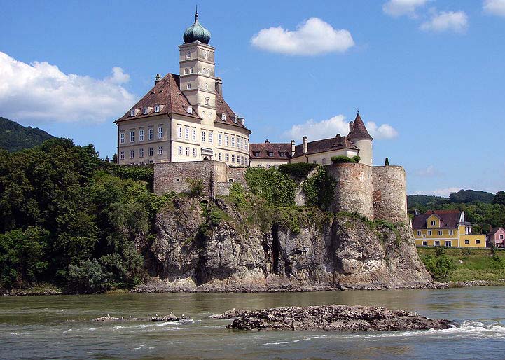 [Schloss Schoenbuehel]